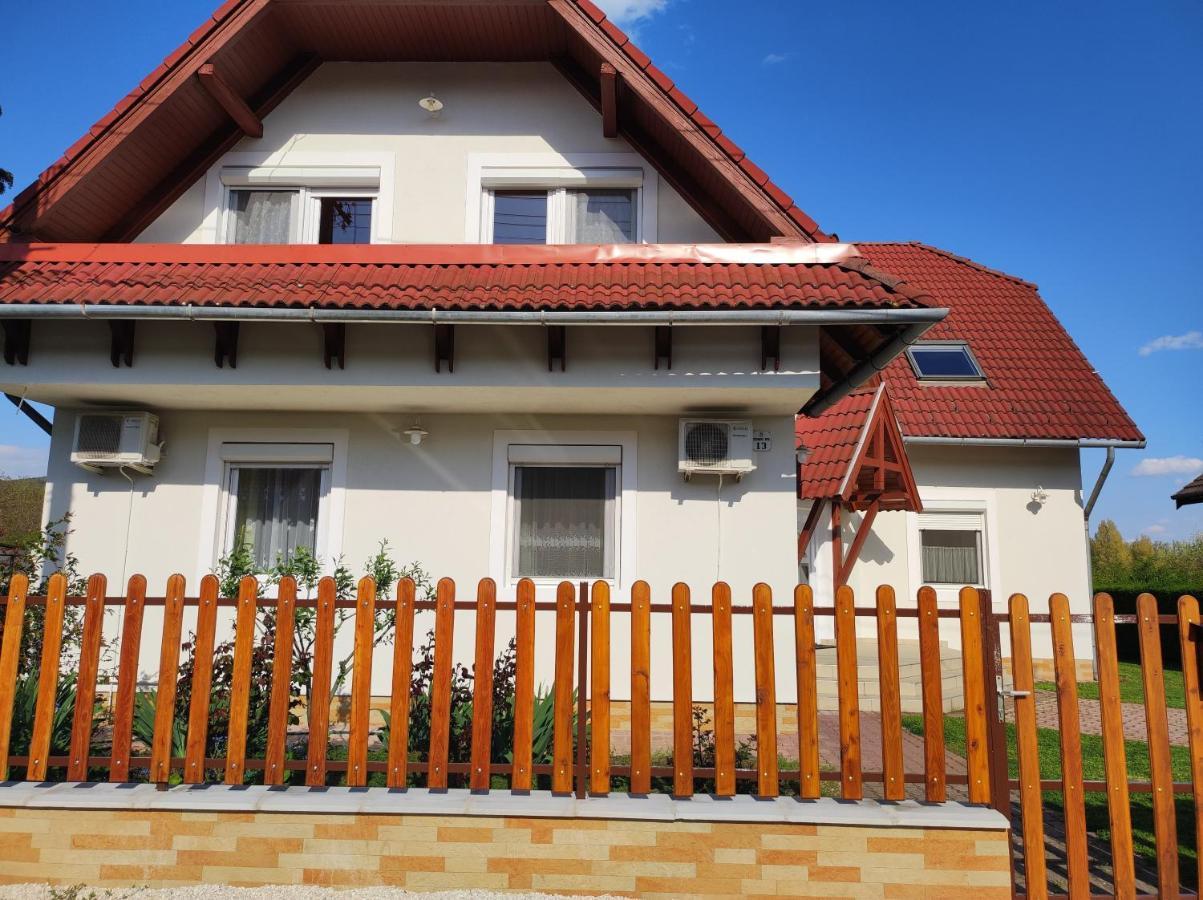Badacsony Apartmanhaz Badacsonytomaj Zewnętrze zdjęcie