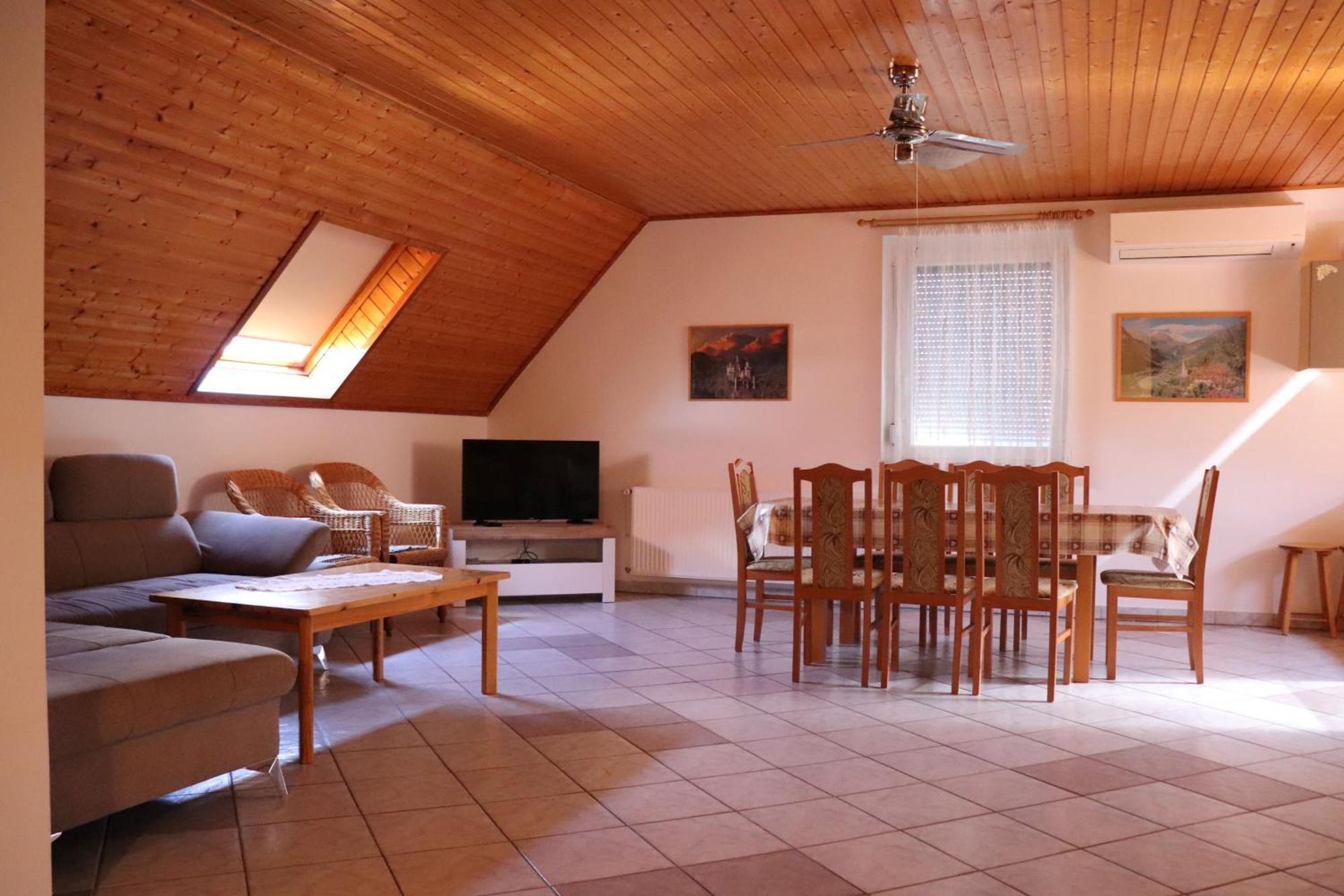Badacsony Apartmanhaz Badacsonytomaj Zewnętrze zdjęcie